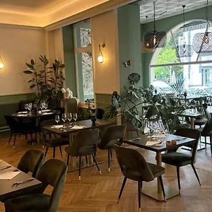 Logis Restaurant Grand De Lyon Hotel